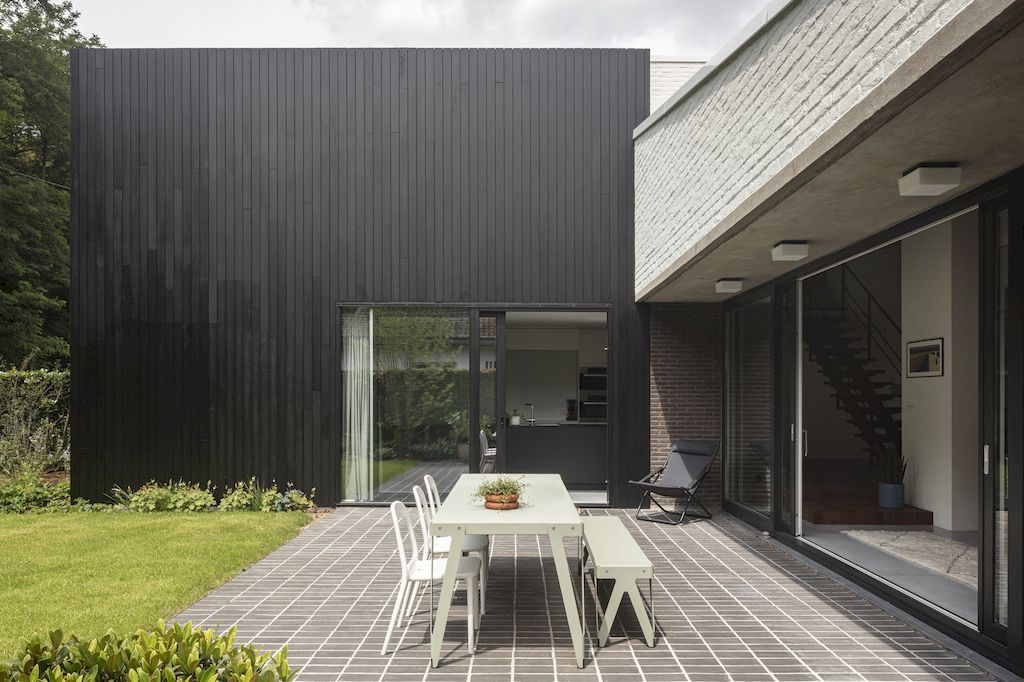 House Paap, Stunning Renovation by Architecten De Bruyn bvba