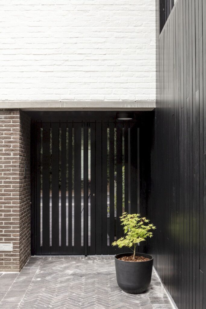 House Paap, Stunning Renovation by Architecten De Bruyn bvba