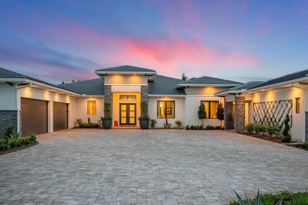 The Home in Rockledge, a lavish lakefront estate has a spacious family room, a fountain saltwater pool, spa, a gorgeous quartz island kitchen, an outdoor kitchen is now available for sale. This home located at 4574 Milost Dr, Rockledge, Florida