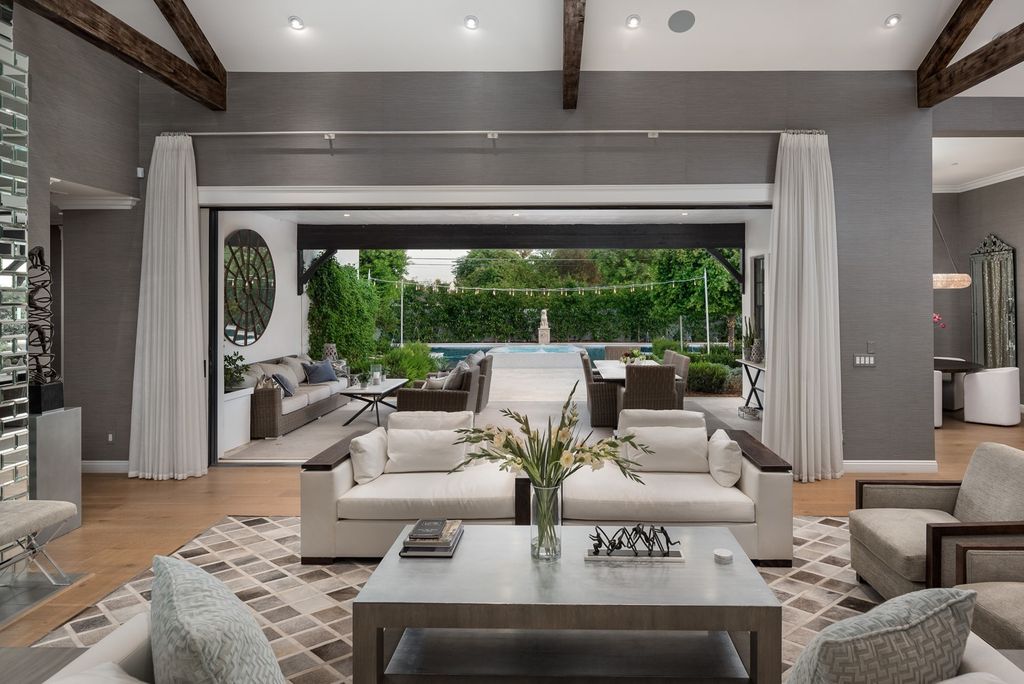 The Home in Scottsdale, an estate in the heart of Arcadia that epitomizes next level comfort and immaculate design has recently undergone a complete redesign of the interior space and exterior is now available for sale. This home located at 6115 E Lafayette Blvd, Scottsdale, Arizona