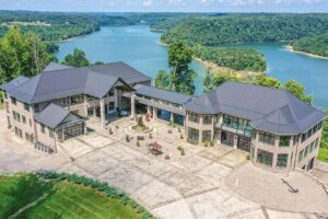 Landmark Estate With Extraordinary Panoramic Views of Pristine Dale Hollow Lake in Byrdstown Asks 14M 1