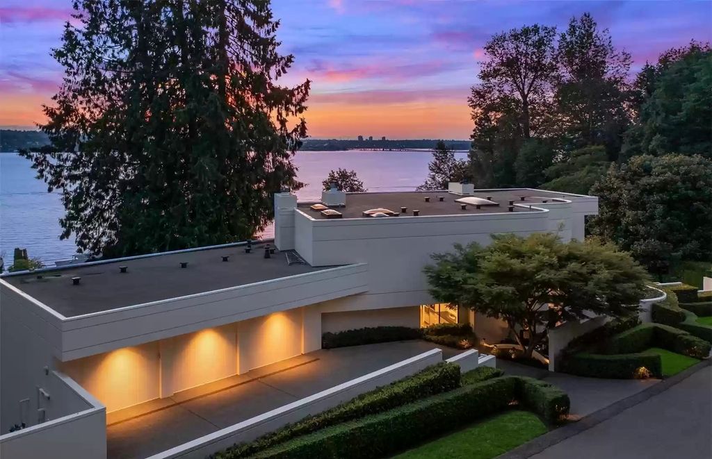 The Home in Medina is an impeccably stylish and undeniably chic home with effortless entertaining spaces, now available for sale. This home located at 7329 NE 18th Street, Medina, Washington