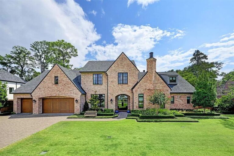 Magnificent Estate in Houston Offers The Latest in Efficiency, Design and Finishes Asking for $4.2 Million