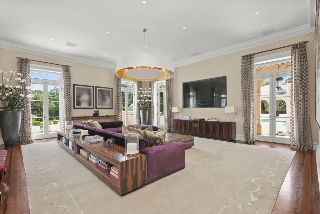 The House in Greenwich was transformed to blend top of the line appointments with a rich array of custom detailing, now available for sale. This home located at 555 Lake Ave, Greenwich, Connecticut