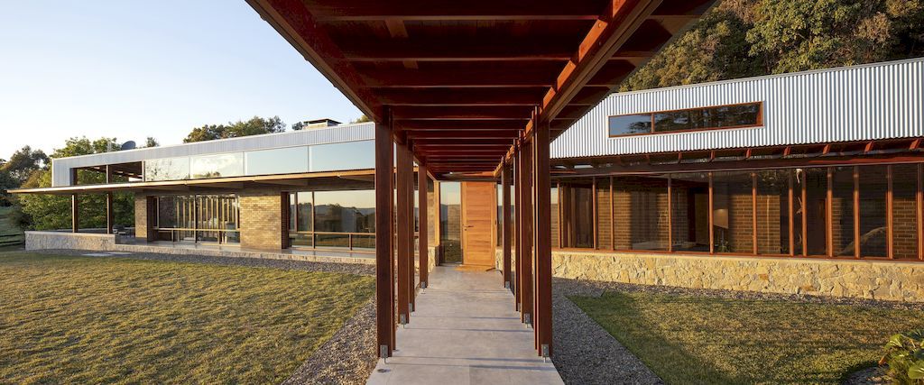 Merindah Park House, owner-built farmhouse by Richard Cole Architecture