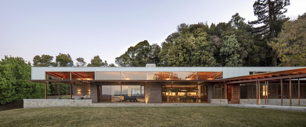 Merindah Park House, owner-built farmhouse by Richard Cole Architecture