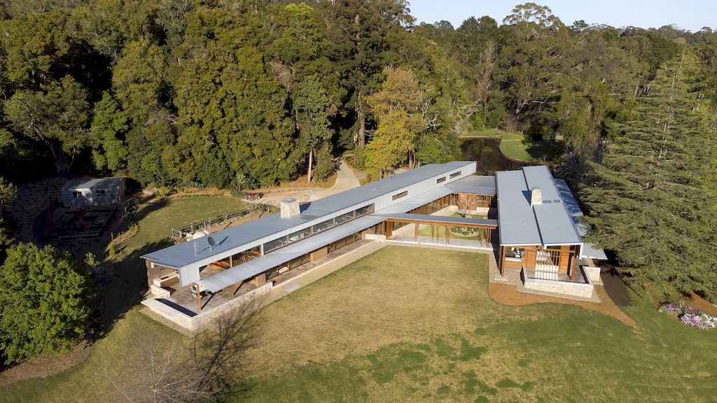 Merindah Park House, owner-built farmhouse by Richard Cole Architecture