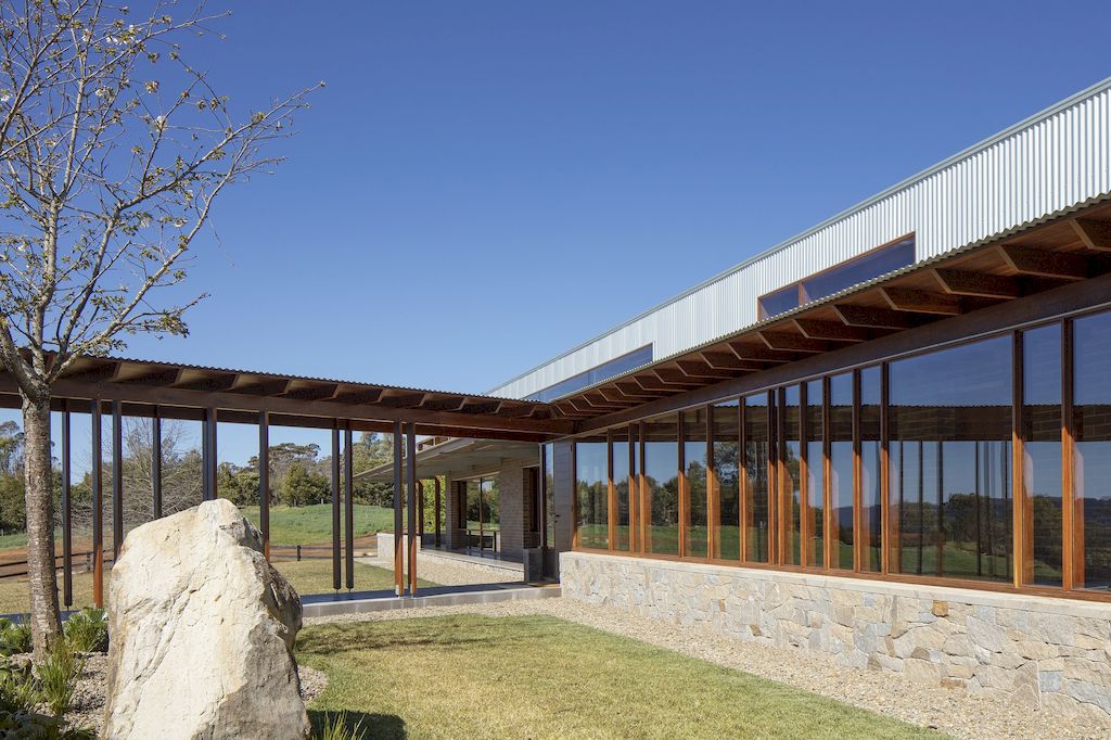 Merindah Park House, owner-built farmhouse by Richard Cole Architecture