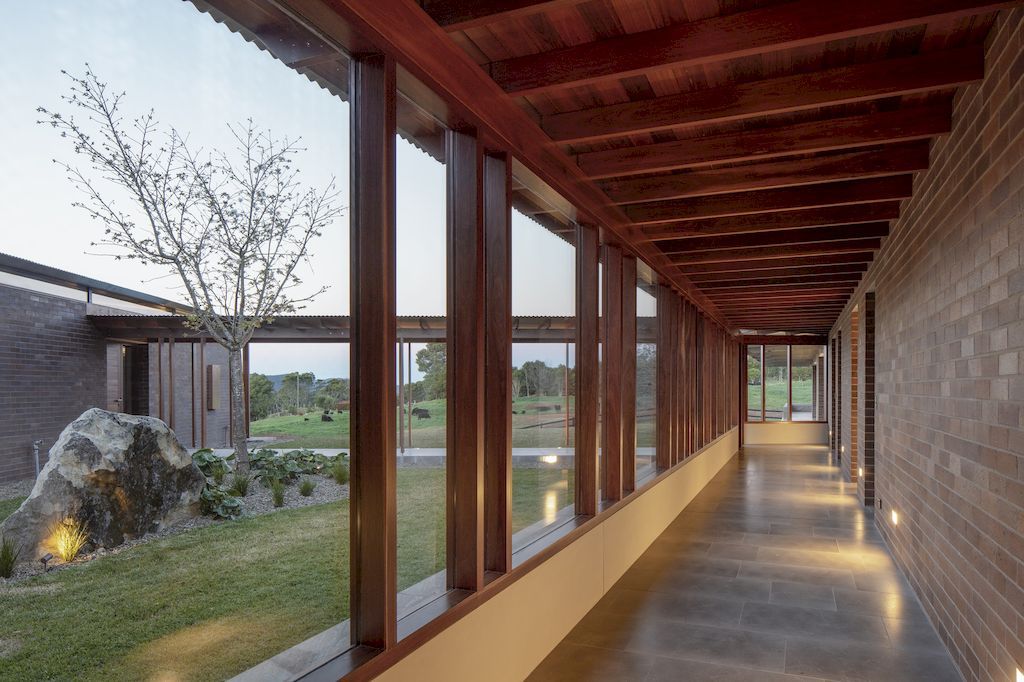 Merindah Park House, owner-built farmhouse by Richard Cole Architecture