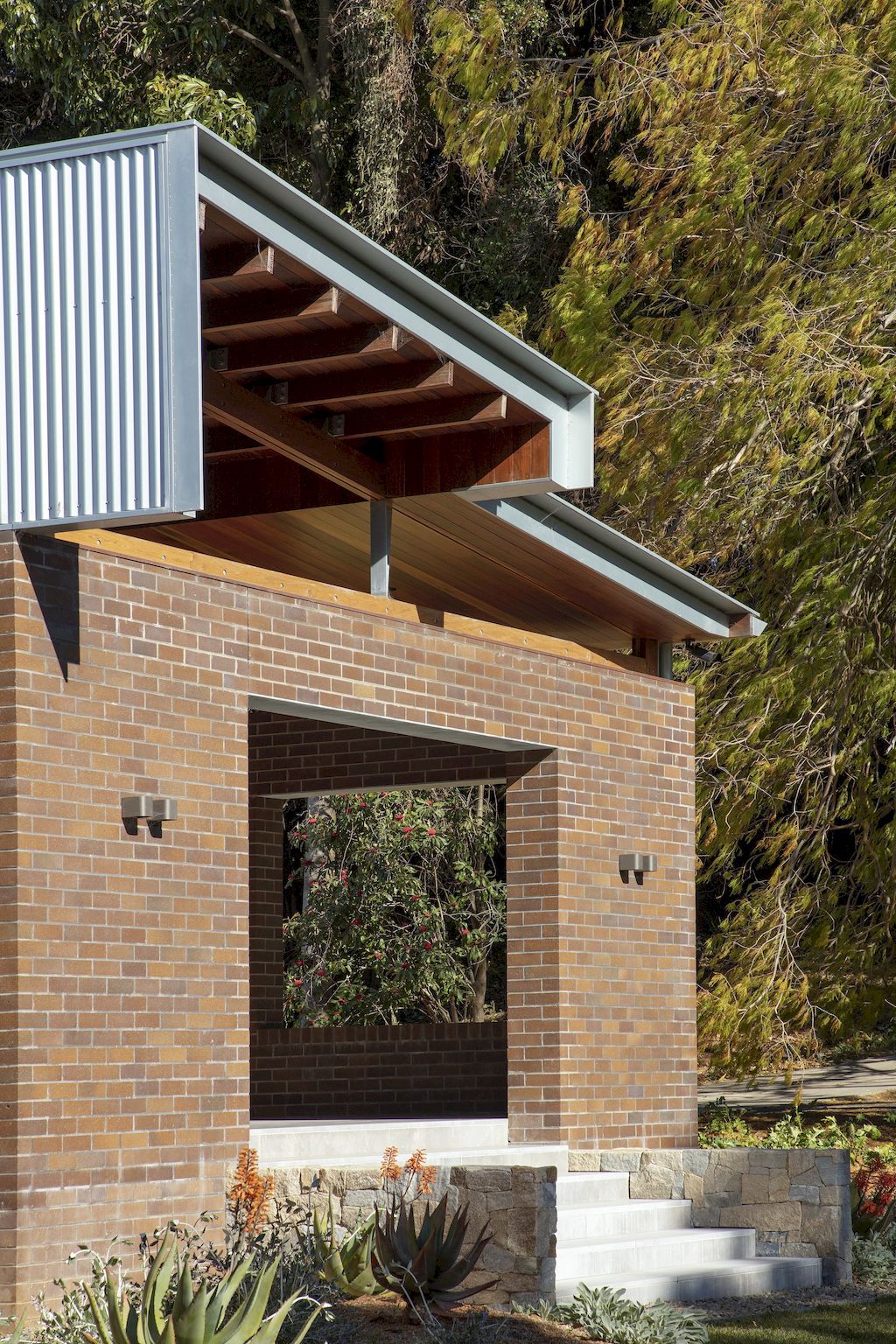 Merindah Park House, owner-built farmhouse by Richard Cole Architecture