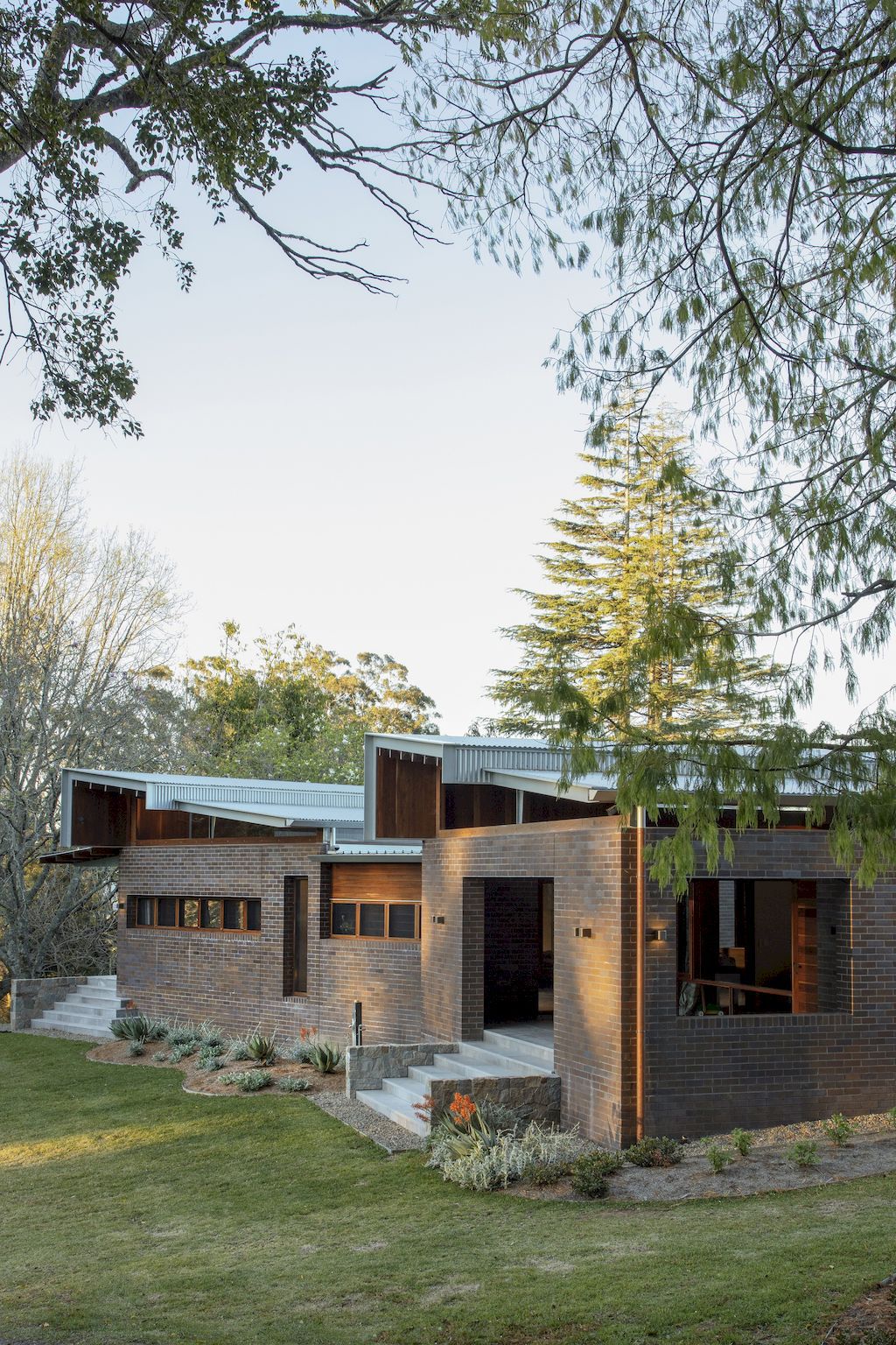 Merindah Park House, owner-built farmhouse by Richard Cole Architecture