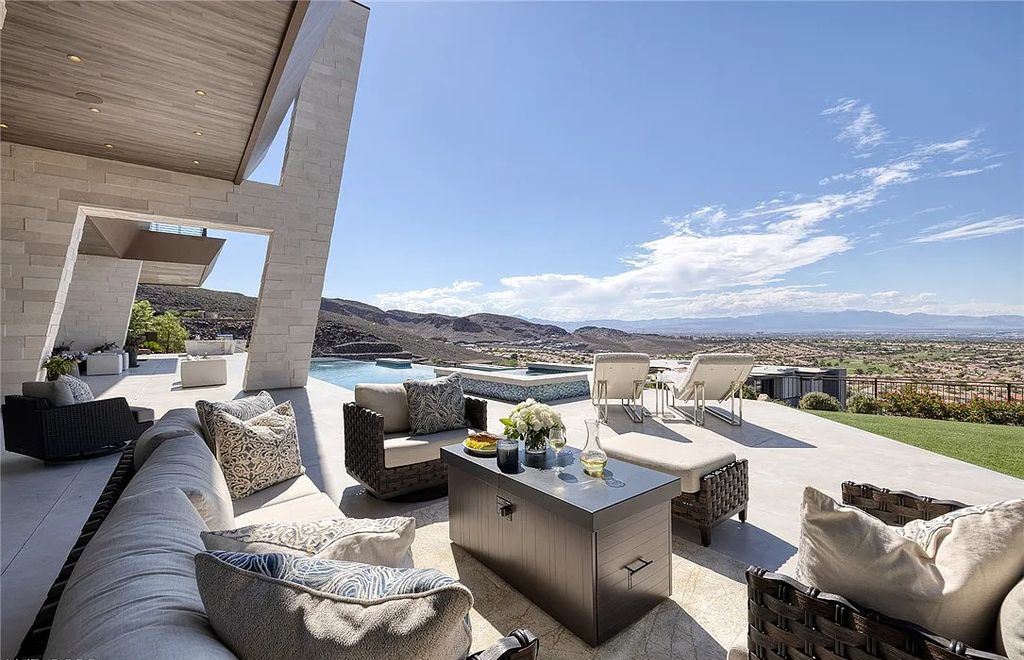 The Home in Henderson, a mesmerizing modern custom Estate in Guard Gated Ascaya designed by Richard Luke offering open indoor-outdoor concept with dramatic architectural lines and gorgeous finishes is now available for sale. This home located at 7 Cloud Chaser Blvd, Henderson, Nevada