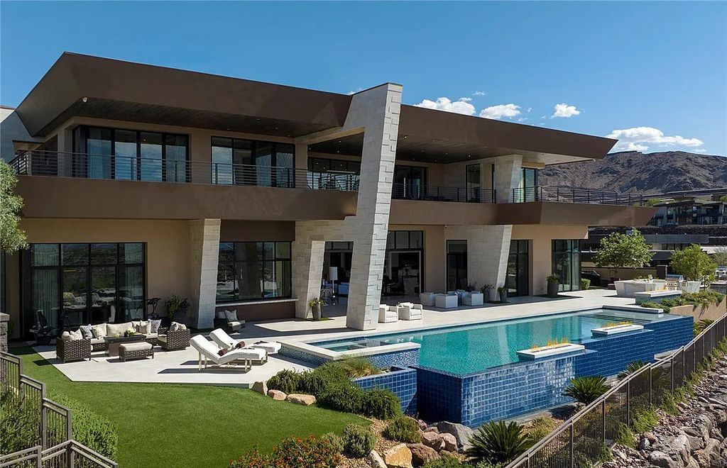 The Home in Henderson, a mesmerizing modern custom Estate in Guard Gated Ascaya designed by Richard Luke offering open indoor-outdoor concept with dramatic architectural lines and gorgeous finishes is now available for sale. This home located at 7 Cloud Chaser Blvd, Henderson, Nevada