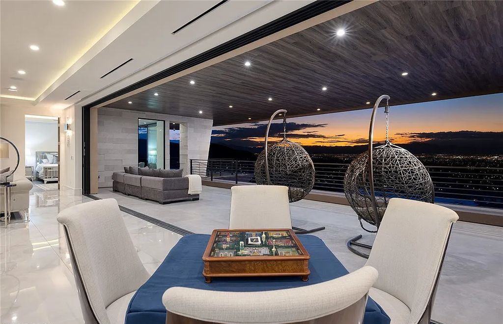 The Home in Henderson, a mesmerizing modern custom Estate in Guard Gated Ascaya designed by Richard Luke offering open indoor-outdoor concept with dramatic architectural lines and gorgeous finishes is now available for sale. This home located at 7 Cloud Chaser Blvd, Henderson, Nevada