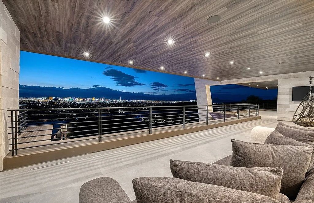 The Home in Henderson, a mesmerizing modern custom Estate in Guard Gated Ascaya designed by Richard Luke offering open indoor-outdoor concept with dramatic architectural lines and gorgeous finishes is now available for sale. This home located at 7 Cloud Chaser Blvd, Henderson, Nevada