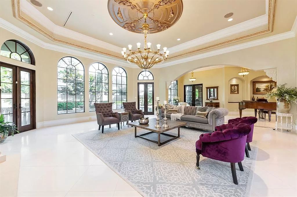 The Mansion in Houston, a meticulously designed classic Mediterranean estate built for entertaining on a grand scale with its dramatic formal areas is now available for sale. This home located at 11117 Beinhorn Rd, Houston, Texas