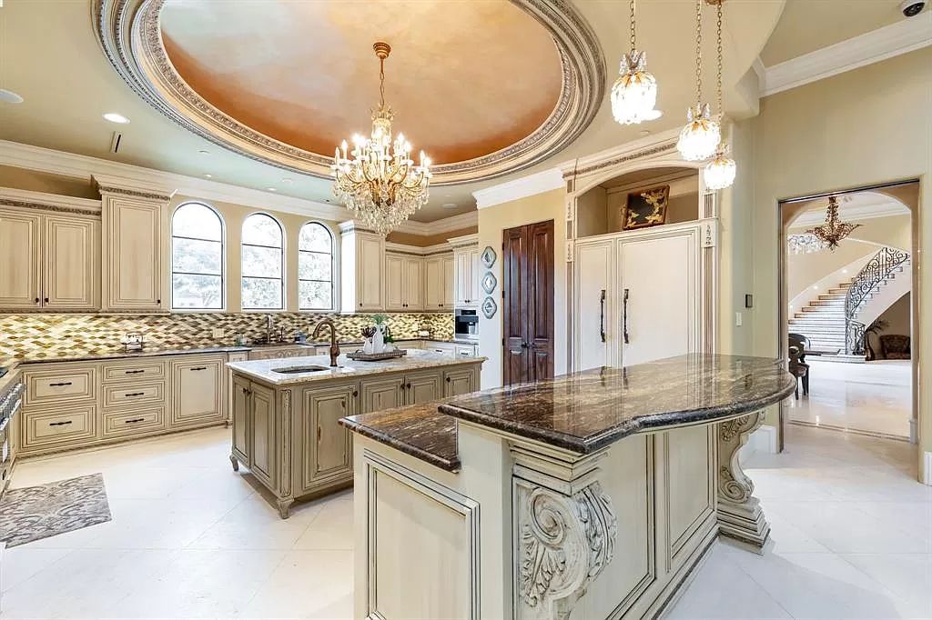 The Mansion in Houston, a meticulously designed classic Mediterranean estate built for entertaining on a grand scale with its dramatic formal areas is now available for sale. This home located at 11117 Beinhorn Rd, Houston, Texas