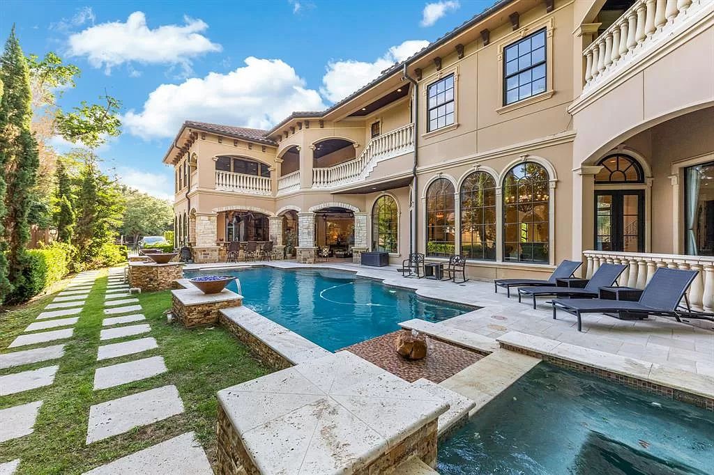 The Mansion in Houston, a meticulously designed classic Mediterranean estate built for entertaining on a grand scale with its dramatic formal areas is now available for sale. This home located at 11117 Beinhorn Rd, Houston, Texas