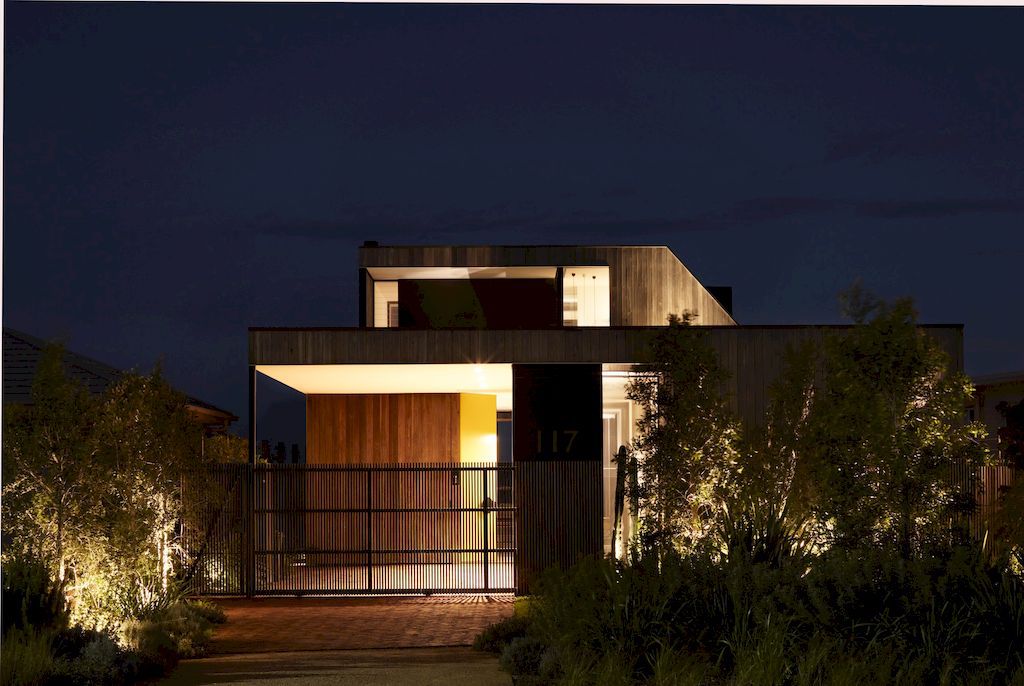 Oystercatcher House in Australia by MCK Architecture & Interiors