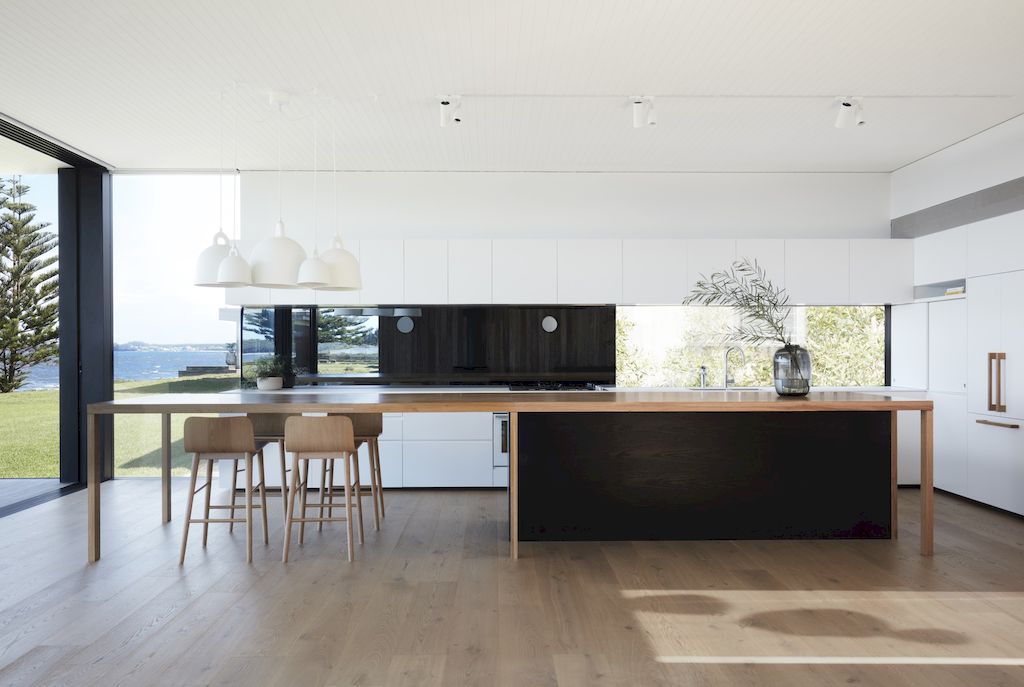 Oystercatcher House in Australia by MCK Architecture & Interiors