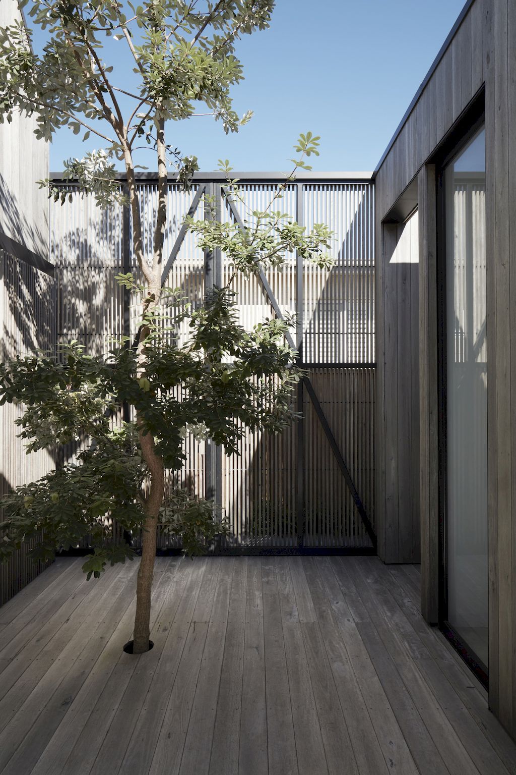 Oystercatcher House in Australia by MCK Architecture & Interiors