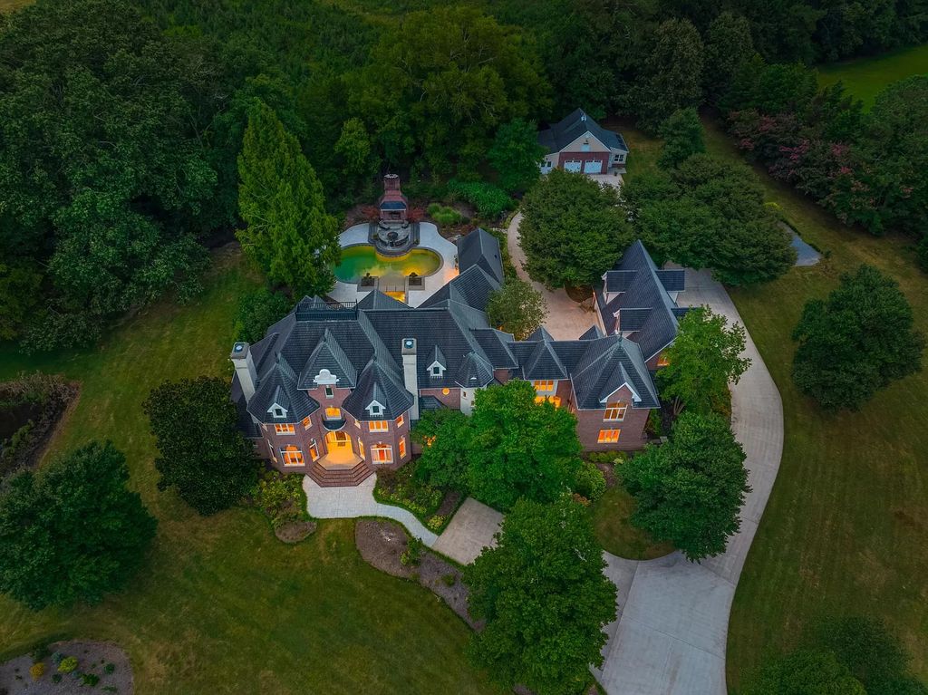 The Estate in Cleveland is a luxurious home of immediately noticed quality of construction is now available for sale. This home located at 245 Bigsby Creek Rd NW, Cleveland, Tennessee; offering 04 bedrooms and 07 bathrooms with 7,771 square feet of living spaces. 