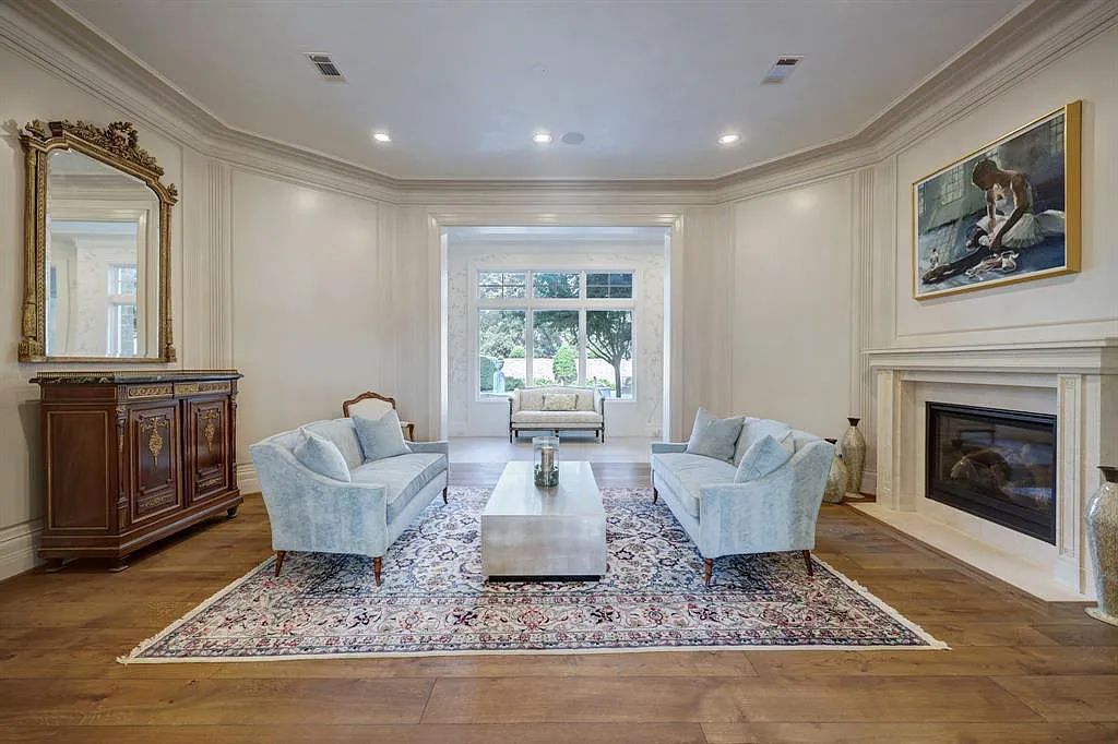 The Houston Home, a stunning property set on an expansive corner lot with sumptuous amenities throughout, high ceilings, French oak and limestone flooring and stunning mill-work is now available for sale. This home located at 5609 Lynbrook Dr, Houston, Texas