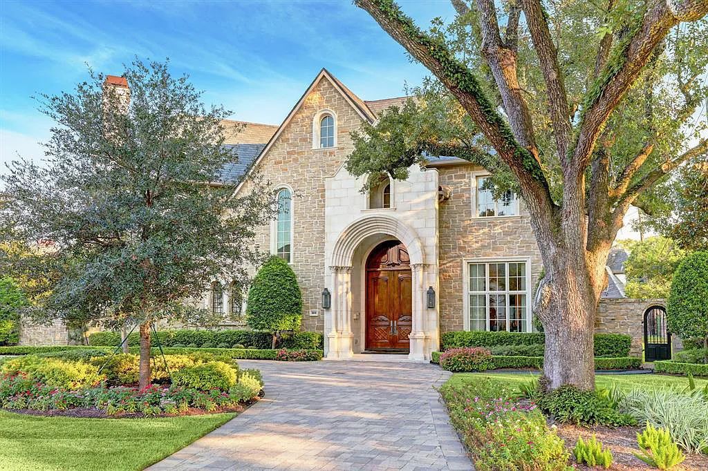 The Houston Home, a stunning property set on an expansive corner lot with sumptuous amenities throughout, high ceilings, French oak and limestone flooring and stunning mill-work is now available for sale. This home located at 5609 Lynbrook Dr, Houston, Texas