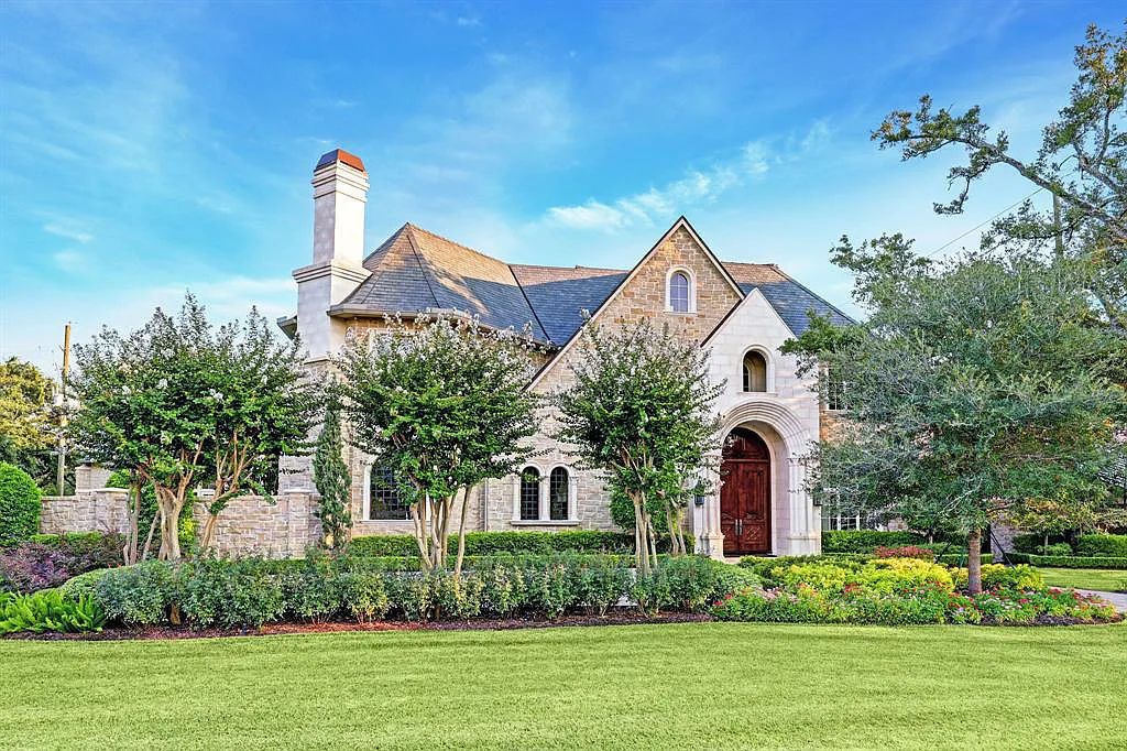 The Houston Home, a stunning property set on an expansive corner lot with sumptuous amenities throughout, high ceilings, French oak and limestone flooring and stunning mill-work is now available for sale. This home located at 5609 Lynbrook Dr, Houston, Texas