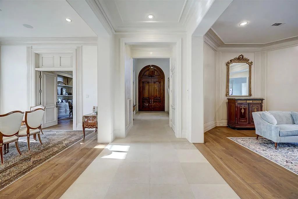 The Houston Home, a stunning property set on an expansive corner lot with sumptuous amenities throughout, high ceilings, French oak and limestone flooring and stunning mill-work is now available for sale. This home located at 5609 Lynbrook Dr, Houston, Texas