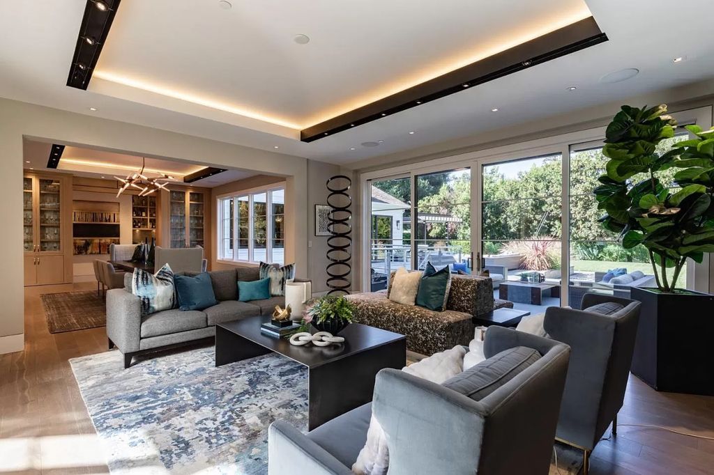 The Home in Atherton, a spectacular modern masterpiece perfectly suited for a contemporary lifestyle with high-end appointments offering the luxury and hospitality is now available for sale. This home located at 33 Emilie Ave, Atherton, California