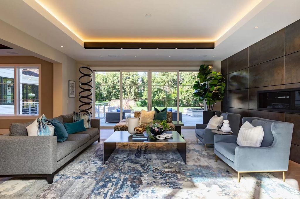 The Home in Atherton, a spectacular modern masterpiece perfectly suited for a contemporary lifestyle with high-end appointments offering the luxury and hospitality is now available for sale. This home located at 33 Emilie Ave, Atherton, California