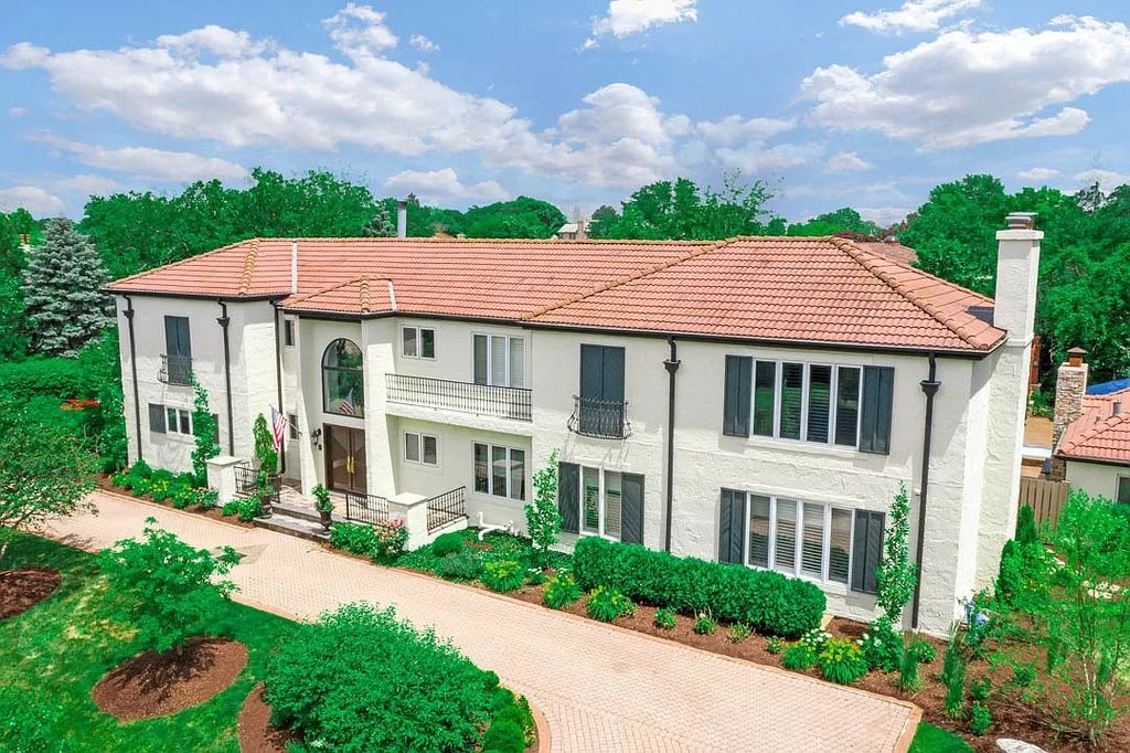 The Estate in Oak Brook is a luxurious home beautifully designed and finished now available for sale. This home located at 107 Livery Cir, Oak Brook, Illinois; offering 06 bedrooms and 07 bathrooms with 6,089 square feet of living spaces. C