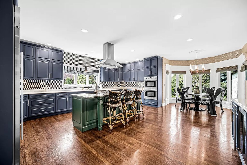 The Estate in Oak Brook is a luxurious home beautifully designed and finished now available for sale. This home located at 107 Livery Cir, Oak Brook, Illinois; offering 06 bedrooms and 07 bathrooms with 6,089 square feet of living spaces. C