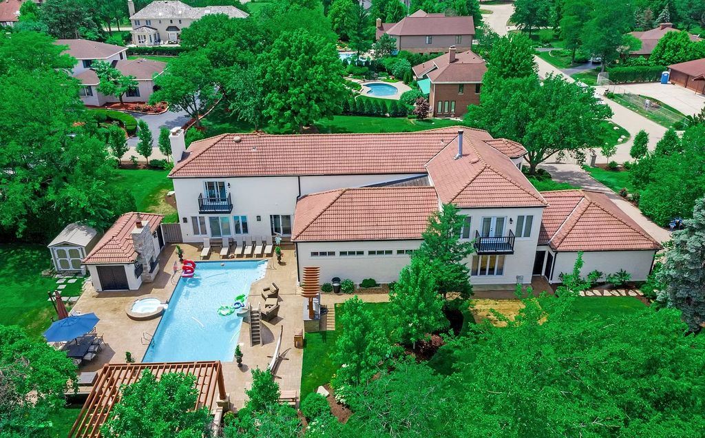 The Estate in Oak Brook is a luxurious home beautifully designed and finished now available for sale. This home located at 107 Livery Cir, Oak Brook, Illinois; offering 06 bedrooms and 07 bathrooms with 6,089 square feet of living spaces. C