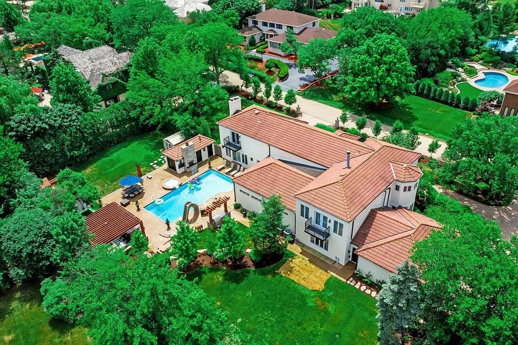 The Estate in Oak Brook is a luxurious home beautifully designed and finished now available for sale. This home located at 107 Livery Cir, Oak Brook, Illinois; offering 06 bedrooms and 07 bathrooms with 6,089 square feet of living spaces. C