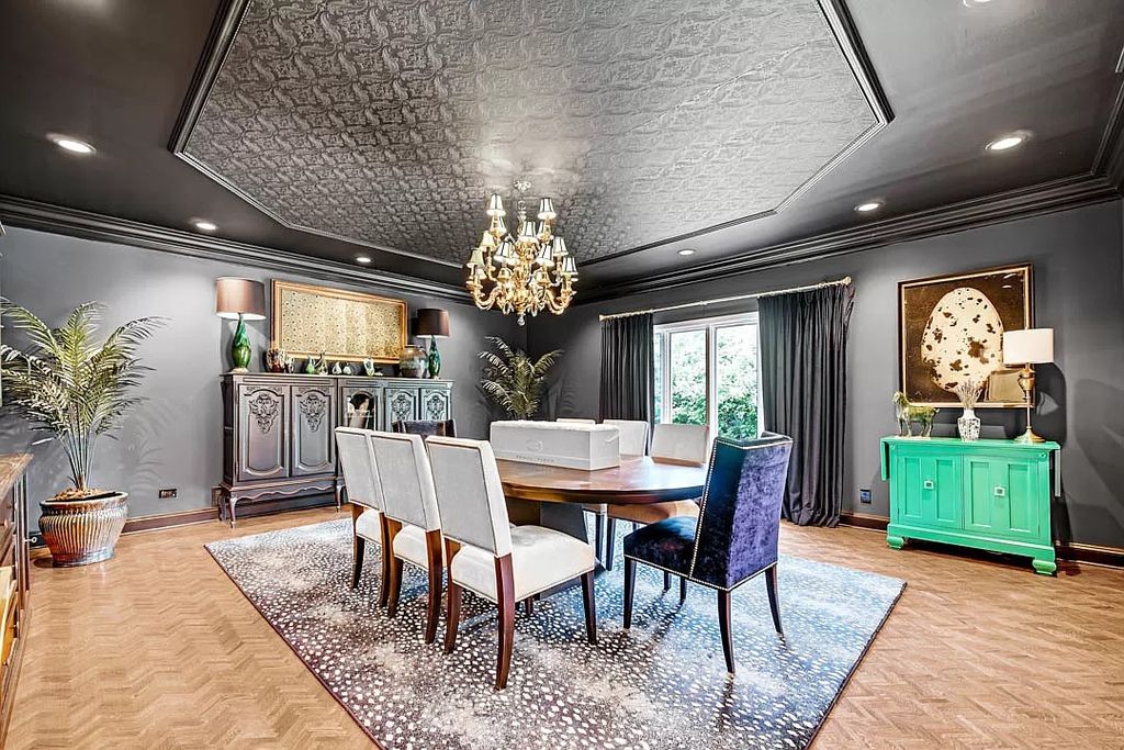 The Estate in Oak Brook is a luxurious home beautifully designed and finished now available for sale. This home located at 107 Livery Cir, Oak Brook, Illinois; offering 06 bedrooms and 07 bathrooms with 6,089 square feet of living spaces. C