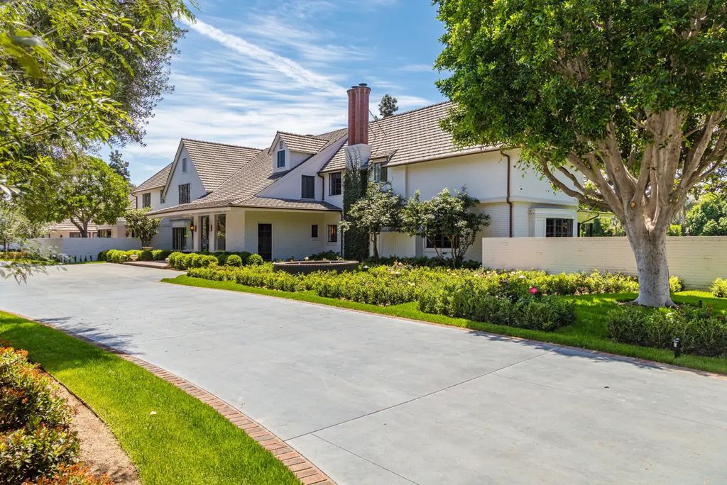 The Residence in North Hollywood, a jewel of Toluca Lake offering gracious amenities, an expansive outdoor oasis, and gorgeous, well-preserved architectural elements is now available for sale. This home located at 10346 Moorpark St, North Hollywood, California