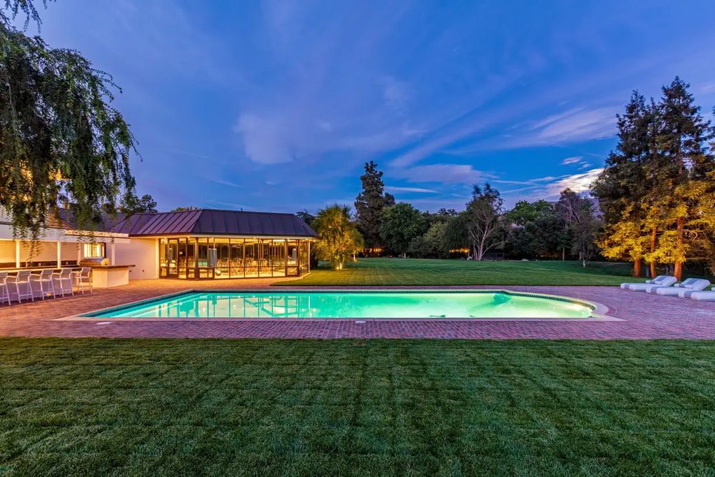The Residence in North Hollywood, a jewel of Toluca Lake offering gracious amenities, an expansive outdoor oasis, and gorgeous, well-preserved architectural elements is now available for sale. This home located at 10346 Moorpark St, North Hollywood, California