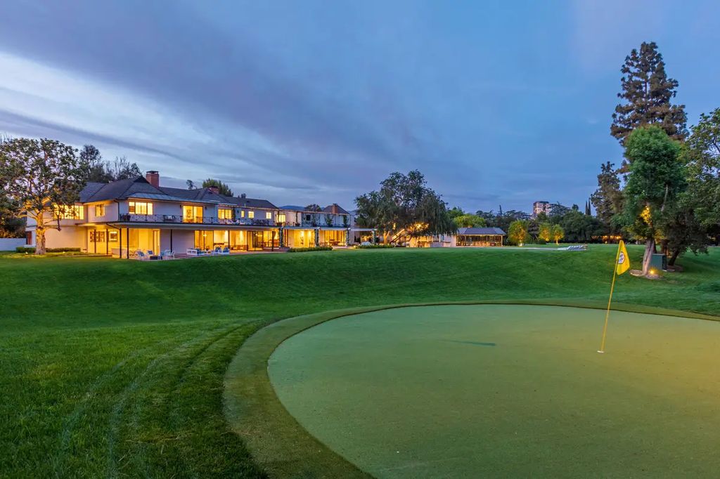 The Residence in North Hollywood, a jewel of Toluca Lake offering gracious amenities, an expansive outdoor oasis, and gorgeous, well-preserved architectural elements is now available for sale. This home located at 10346 Moorpark St, North Hollywood, California