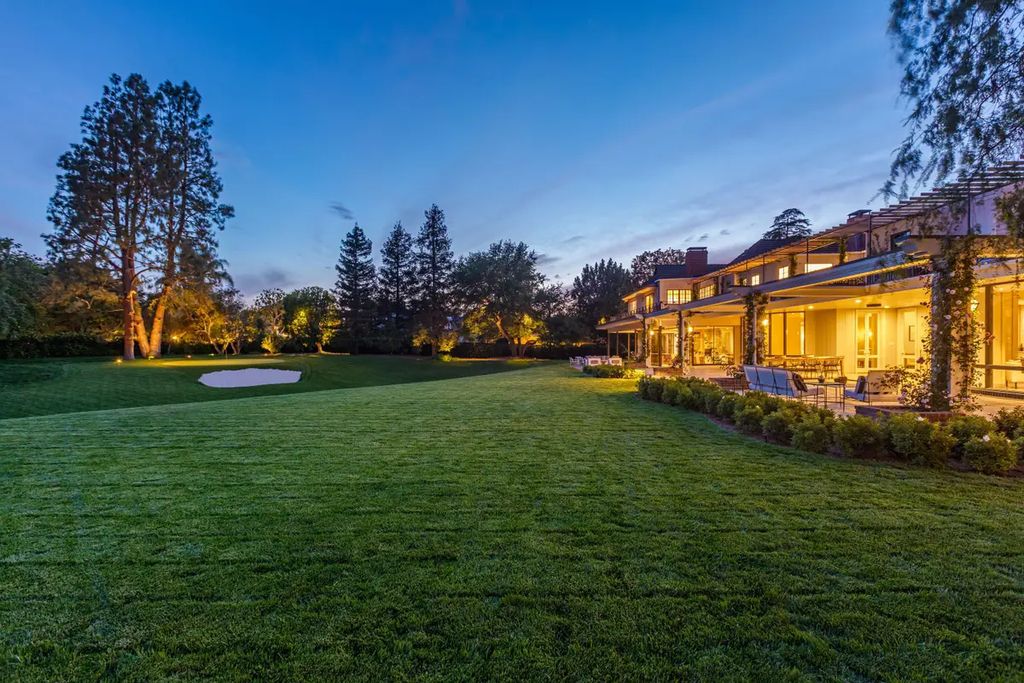 The Residence in North Hollywood, a jewel of Toluca Lake offering gracious amenities, an expansive outdoor oasis, and gorgeous, well-preserved architectural elements is now available for sale. This home located at 10346 Moorpark St, North Hollywood, California