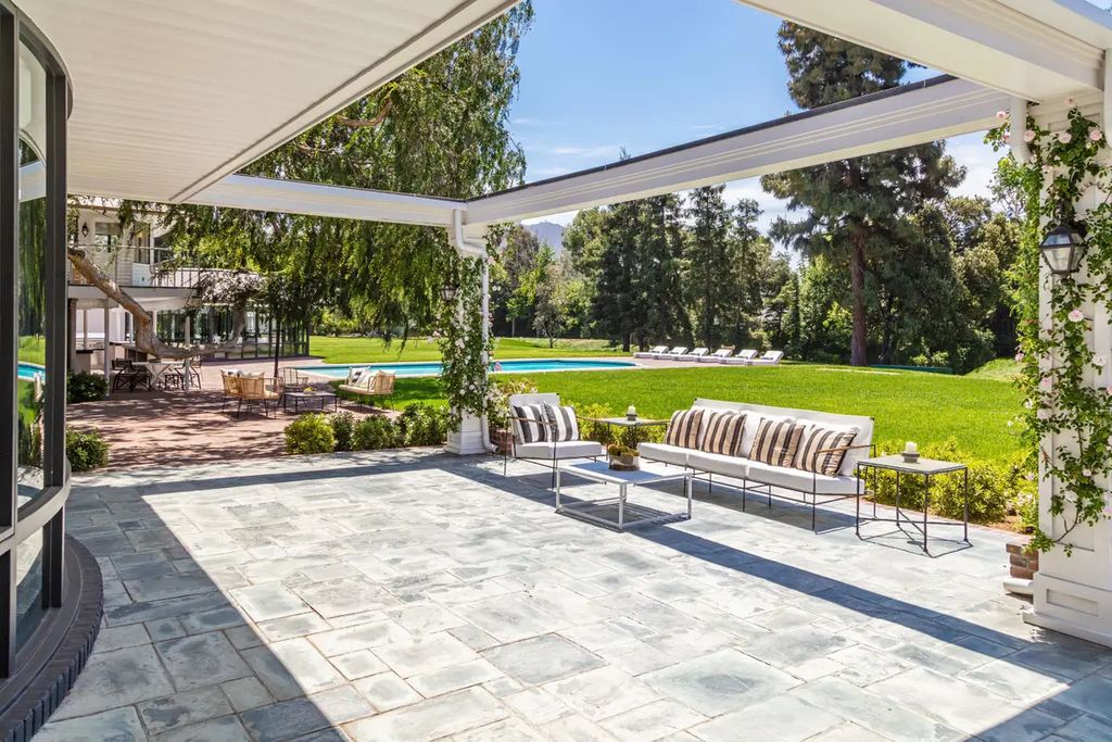 The Residence in North Hollywood, a jewel of Toluca Lake offering gracious amenities, an expansive outdoor oasis, and gorgeous, well-preserved architectural elements is now available for sale. This home located at 10346 Moorpark St, North Hollywood, California