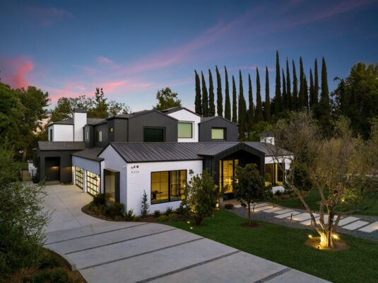 This $14.9 Million Modern Farmhouse in Hidden Hills offers The ...