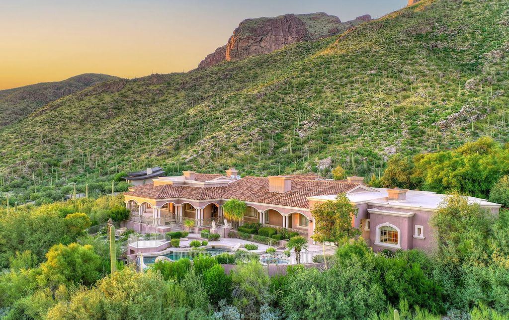 The Home in Tucson, a spectacular all-masonry stucco mansion nestled in prestigious, gated The Canyons offers sweeping city, mountain, sunset and sunrise views is now available for sale. This home located at 7582 N Secret Canyon Dr, Tucson, Arizona