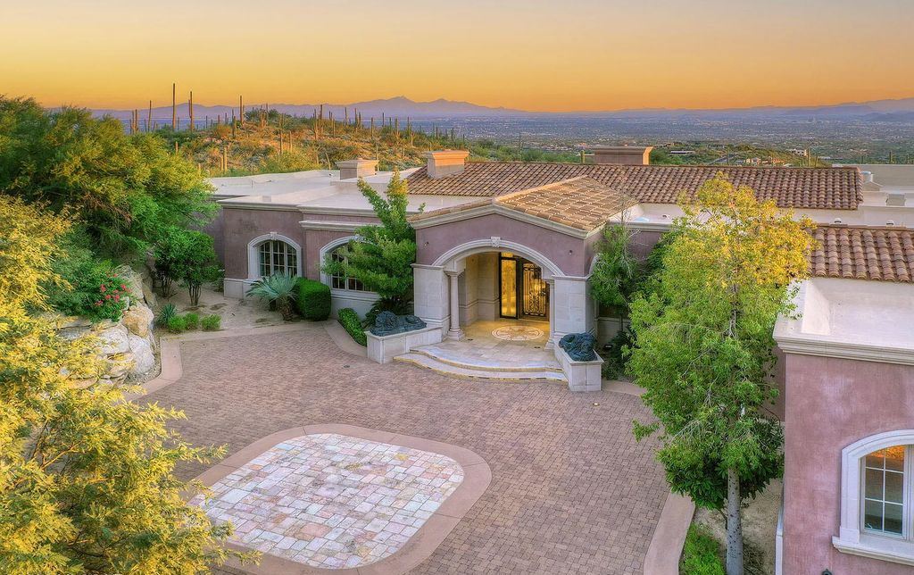 The Home in Tucson, a spectacular all-masonry stucco mansion nestled in prestigious, gated The Canyons offers sweeping city, mountain, sunset and sunrise views is now available for sale. This home located at 7582 N Secret Canyon Dr, Tucson, Arizona