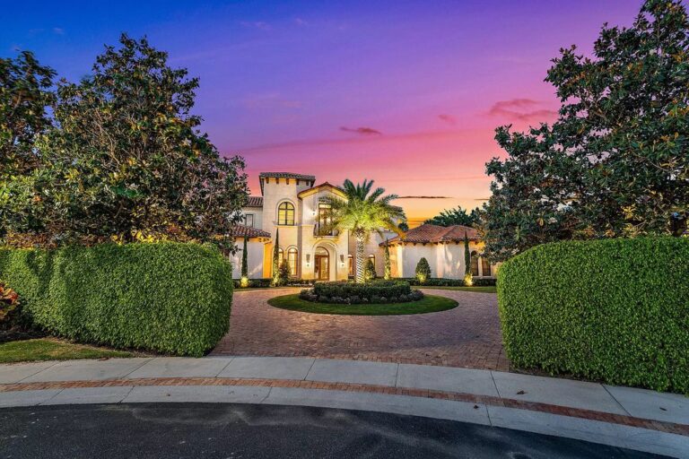 This Home in Palm Beach Gardens offers Expansive Space for Entertaining