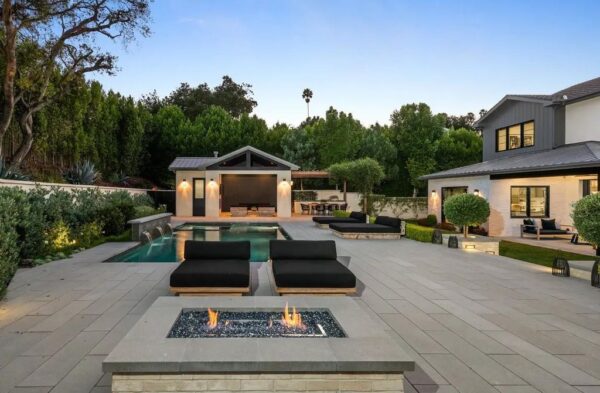 This $9.395M Ultimate Contemporary Farmhouse with Exquisite Exterior in ...