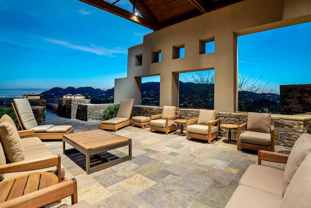 The Home in Paradise Valley, a hilltop masterpiece envisioned by Salcito Custom Homes melding sophistication with elegance, seamlessly blending rooms of spectacular opulence with the outdoor mountain terrain is now available for sale. This home located at 7401 N Las Brisas Ln, Paradise Valley, Arizona