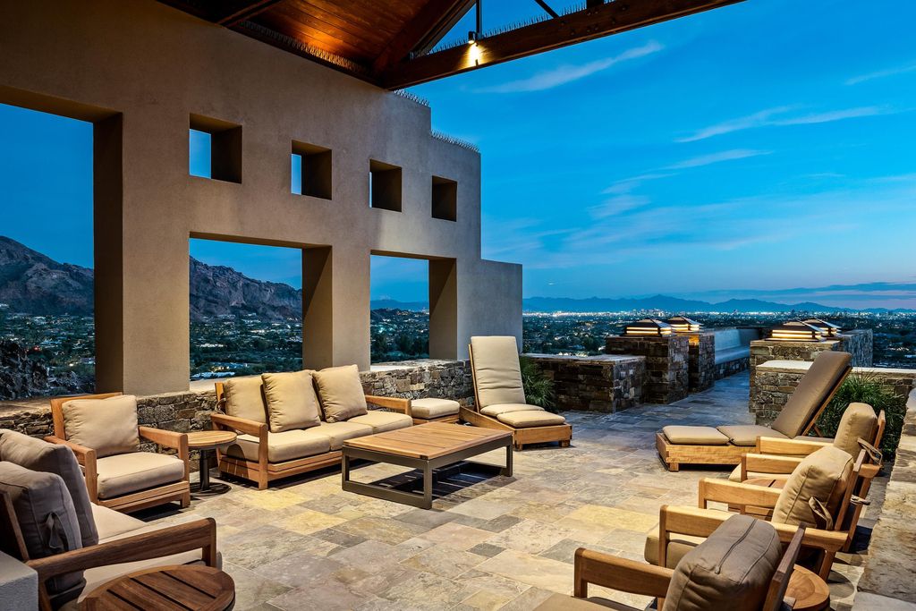 The Home in Paradise Valley, a hilltop masterpiece envisioned by Salcito Custom Homes melding sophistication with elegance, seamlessly blending rooms of spectacular opulence with the outdoor mountain terrain is now available for sale. This home located at 7401 N Las Brisas Ln, Paradise Valley, Arizona