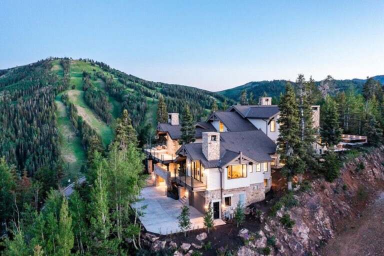 This Exquisite Mountain Home with 360 Degree Jaw Dropping Views in Park